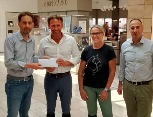 Acquisto materiale Pet-Therapy, l’Associazione Porta d’Arce dona il ricavato dei Cavalli Infiocchettati alla Cascina Boalecchia